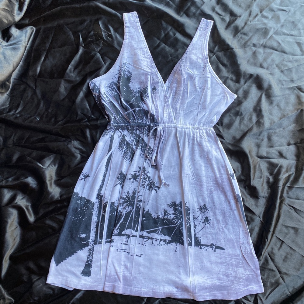 Flowing tank cinched at waist